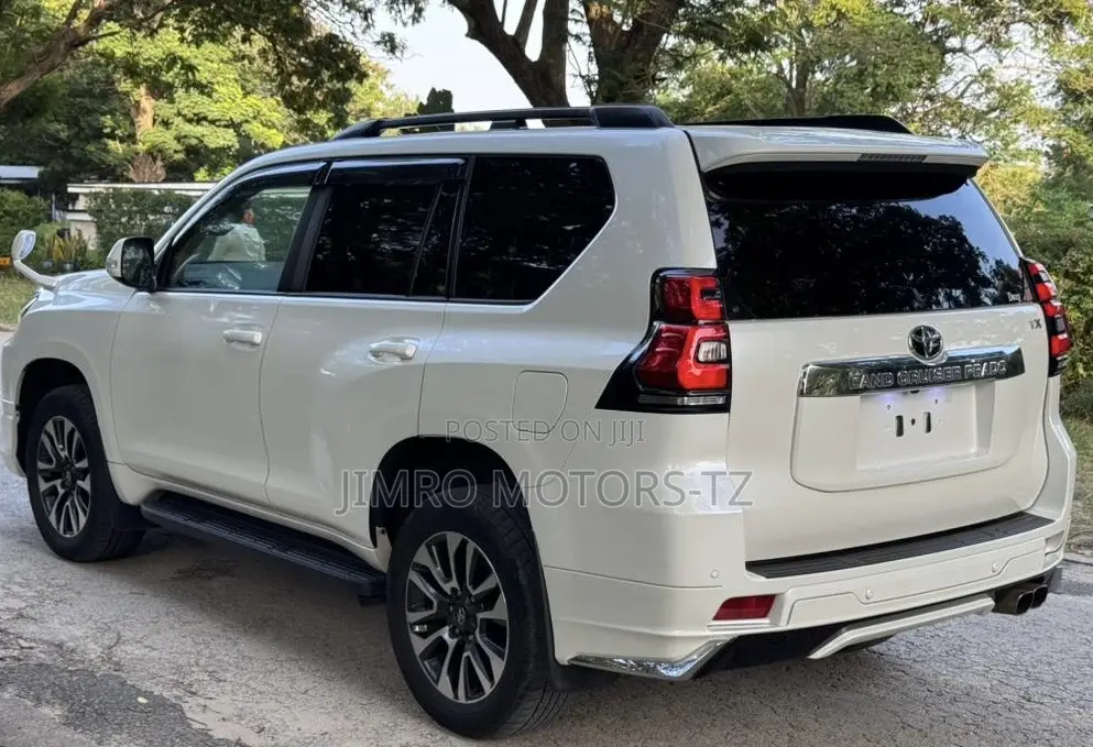 Toyota Land Cruiser Prado 2023 White