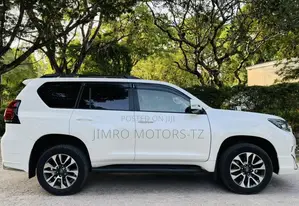 Toyota Land Cruiser Prado 2023 White