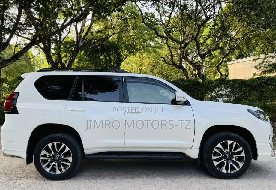 Toyota Land Cruiser Prado 2023 White