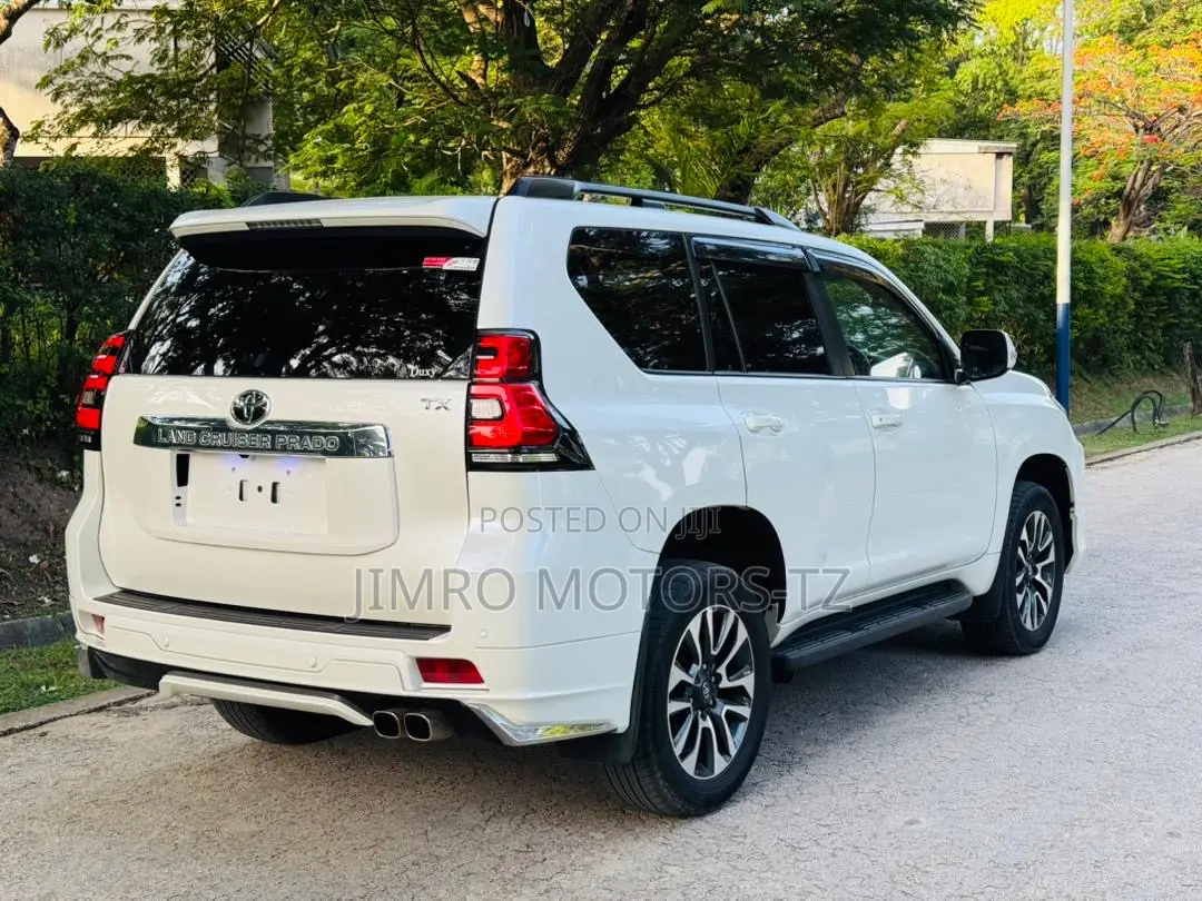 Toyota Land Cruiser Prado 2023 White