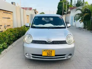 Toyota Sienta 2004 Silver