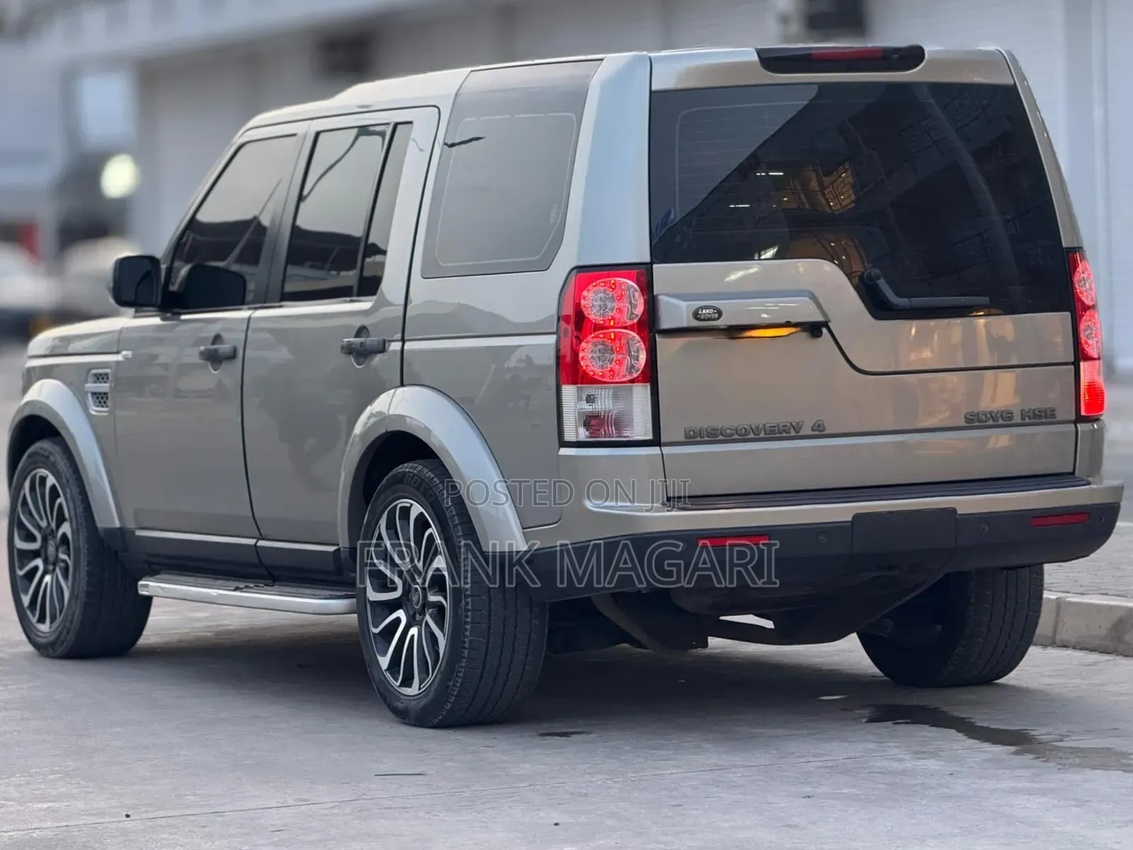 Land Rover Discovery 2014 Gold