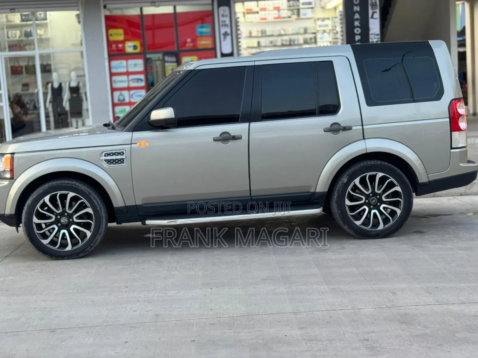Land Rover Discovery 2014 Gold