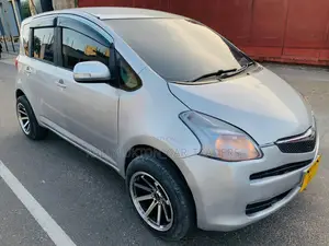 Toyota Ractis 2008 Silver