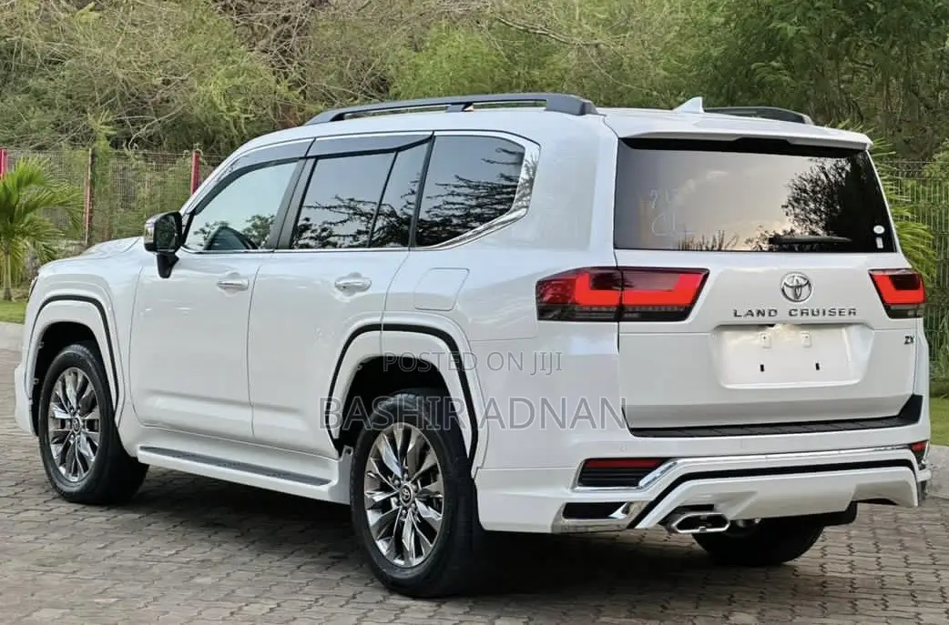 Toyota Land Cruiser 3.3 DT 2022 Pearl