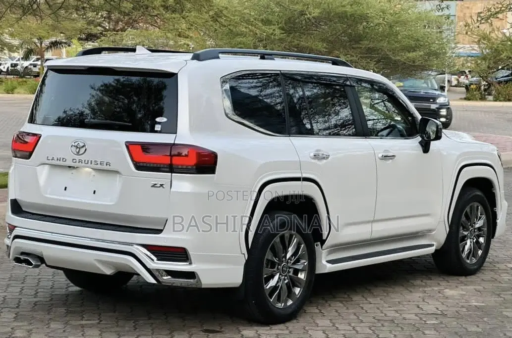 Toyota Land Cruiser 3.3 DT 2022 Pearl