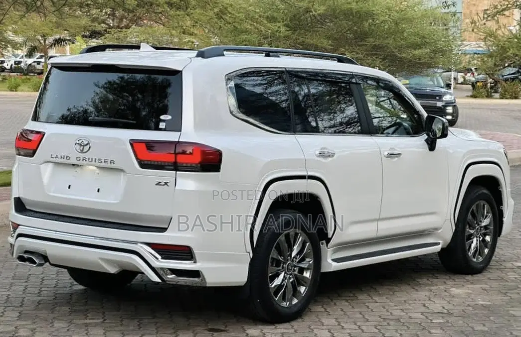 Toyota Land Cruiser 3.3 DT 2022 Pearl