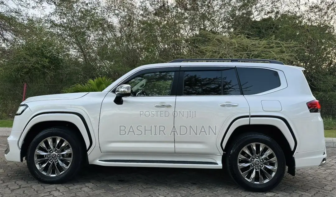 Toyota Land Cruiser 3.3 DT 2022 Pearl