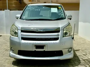 Toyota Noah 2.0 143hp FWD (8 Seater) 2008 Silver