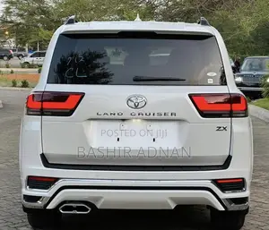 Toyota Land Cruiser 3.3 DT 2022 Pearl