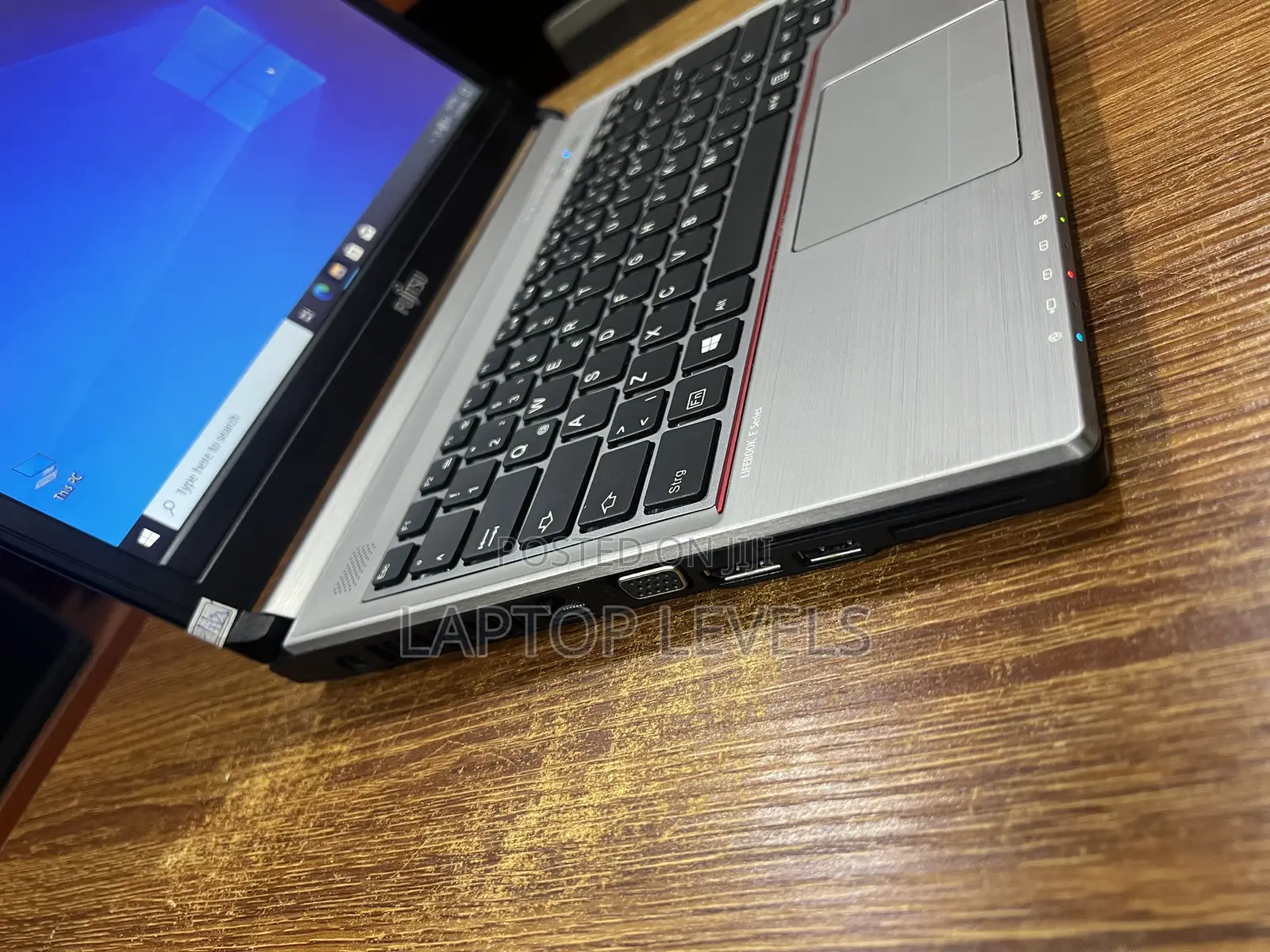 Laptop Fujitsu Lifebook E736 8GB Intel Core I5 HDD 500GB