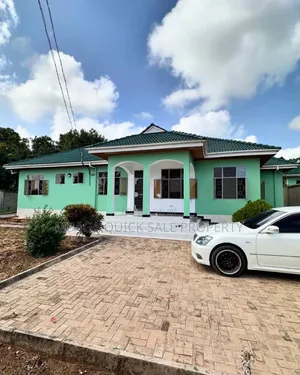 4bdrm House in Boko Magengeni, Bunju for rent