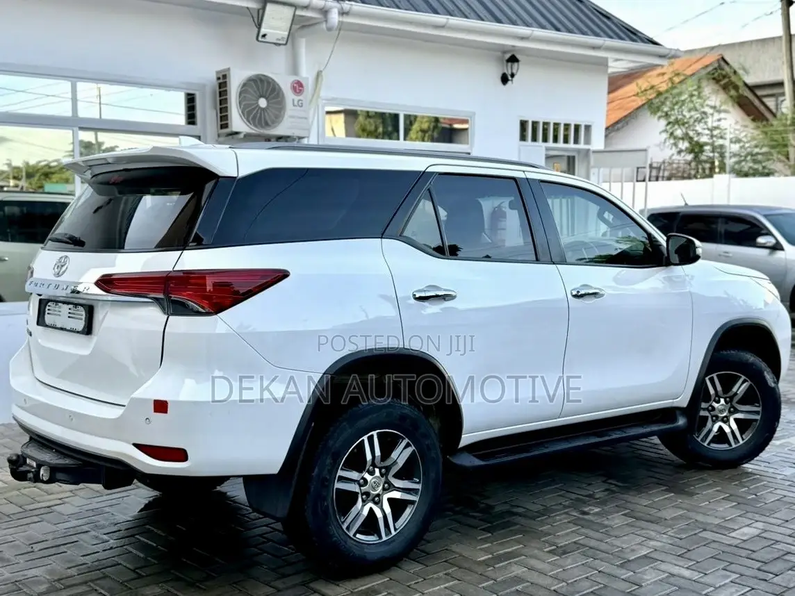 Toyota Fortuner 2.8 D RWD 2017 White