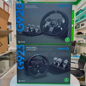 Logitech G920 Driving Force Racing Wheel and Floor Pedals