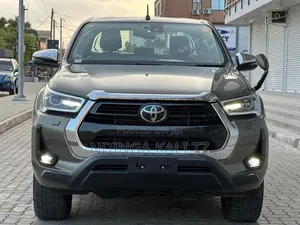Toyota Hilux 2022 Gray