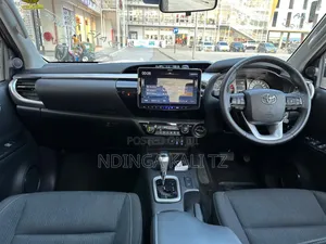 Toyota Hilux 2022 Gray
