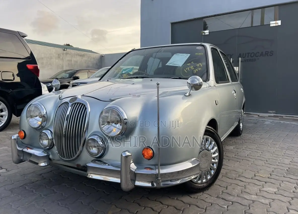 Nissan March 1996 Silver