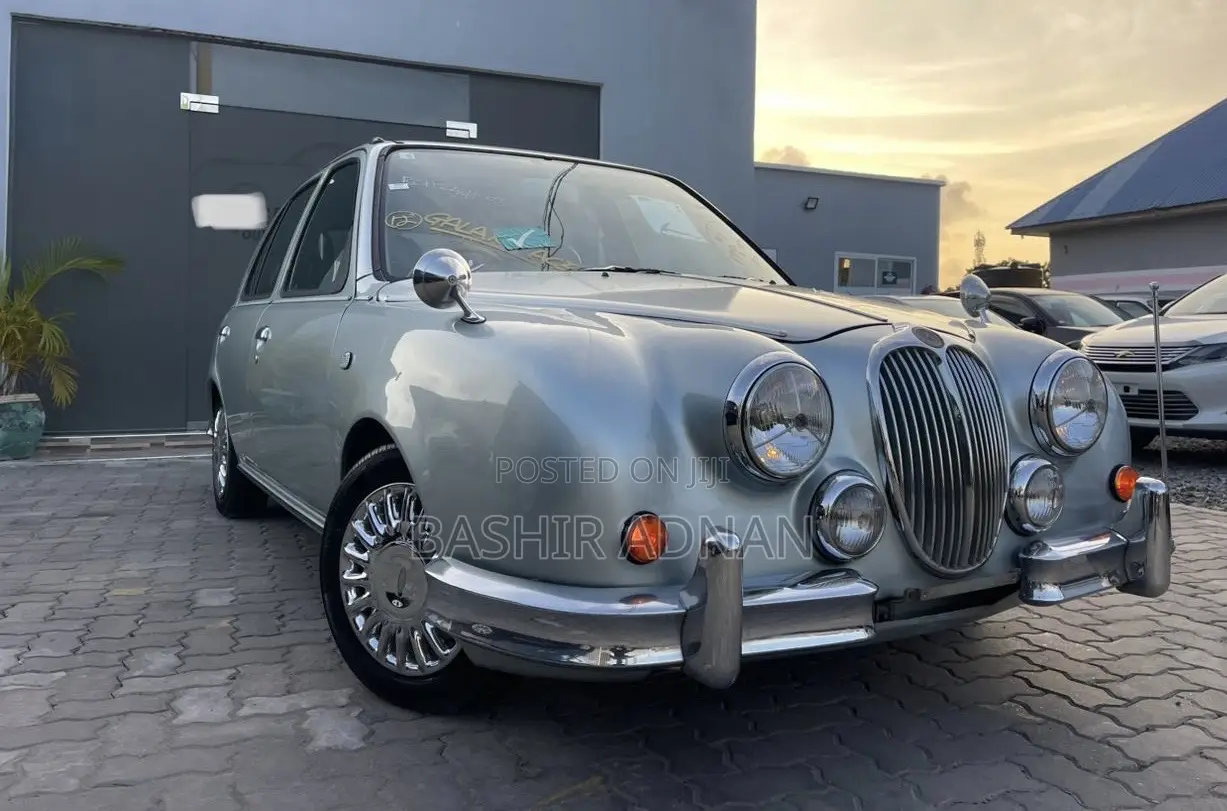 Nissan March 1996 Silver