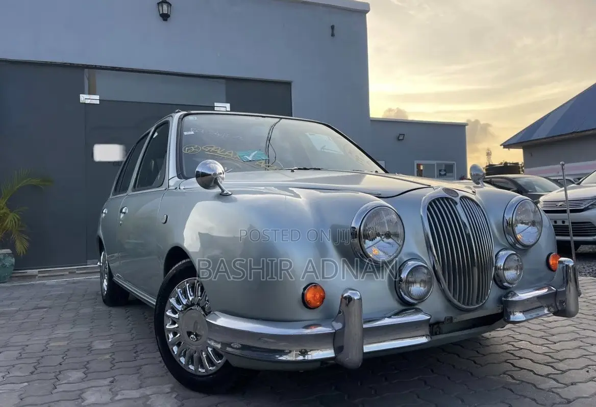Nissan March 1996 Silver