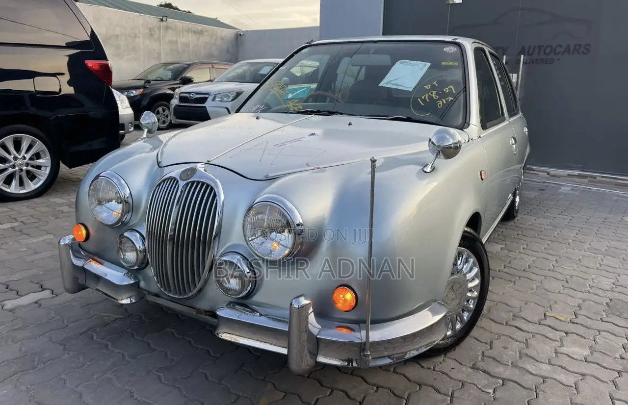 Nissan March 1996 Silver