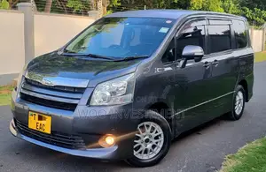 Toyota Noah 2007 Gray