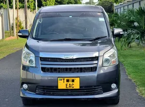 Toyota Noah 2007 Gray