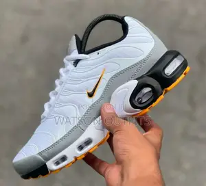 Best Quality Men Shoes/Footwears/Sneakers New Original