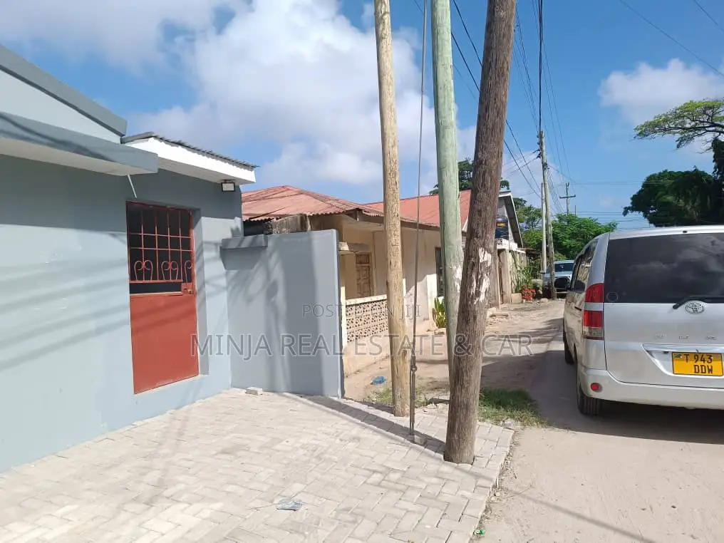9bdrm House in Kinondoni for sale