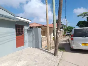 9bdrm House in Kinondoni for sale