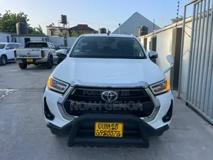 Toyota Hilux 2021 White