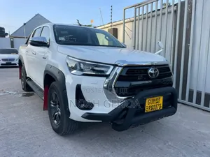 Toyota Hilux 2021 White