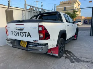 Toyota Hilux 2021 White