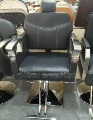 Simple, Classic and Comfortable Barbershop Chair