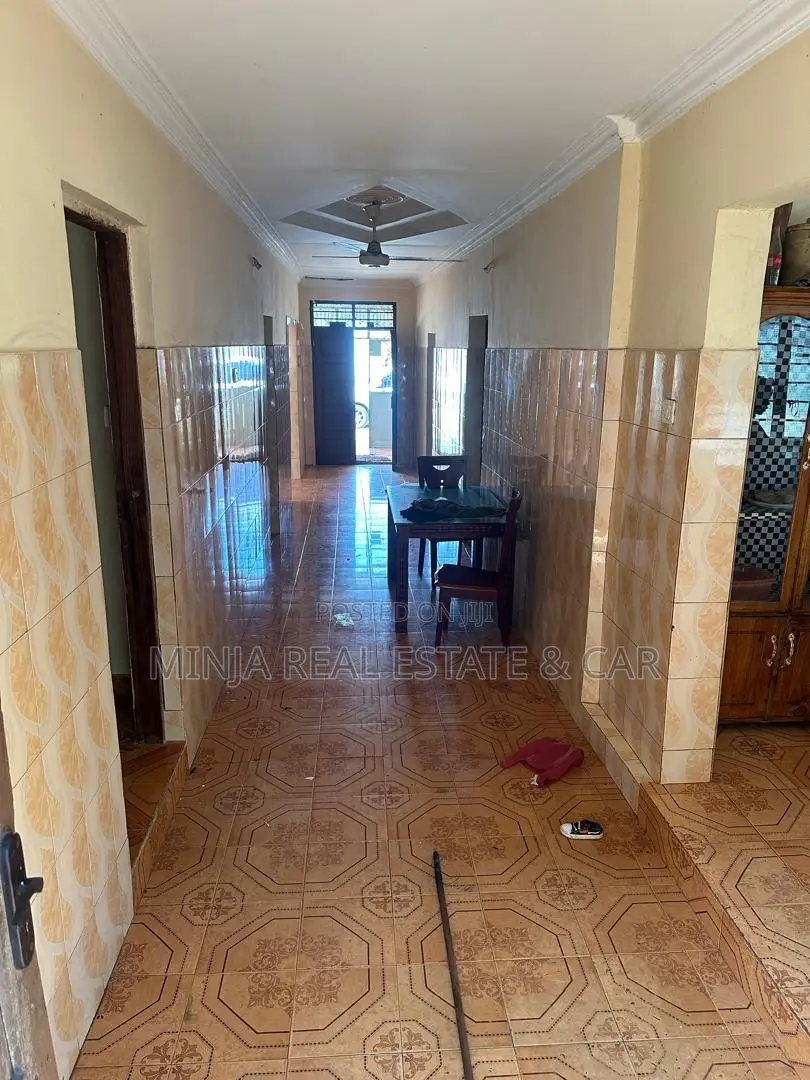 6bdrm House in Central for sale
