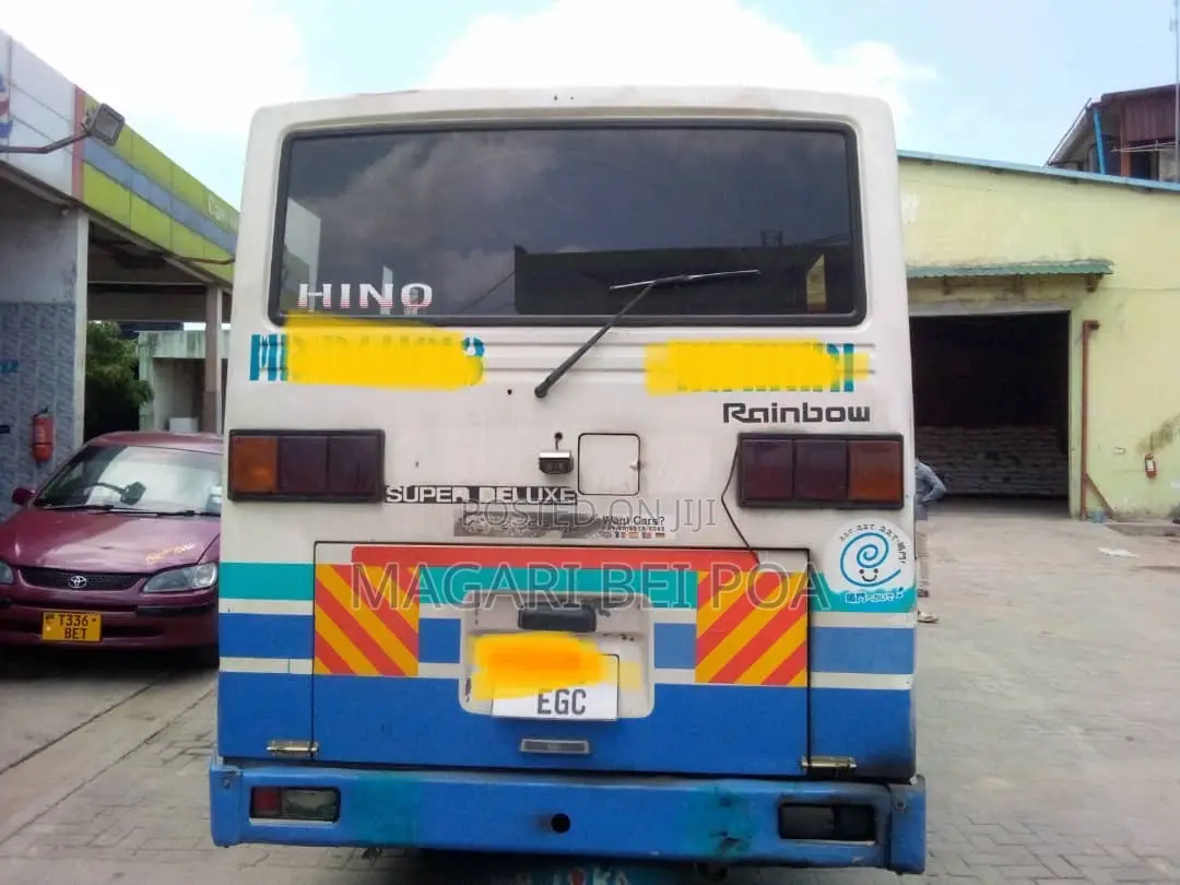 Hino Dutro 2014 White