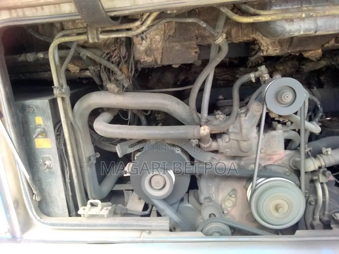 Hino Dutro 2014 White