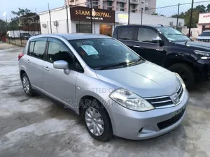 Nissan Tiida 2010 Silver