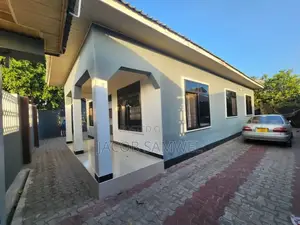 5bdrm House in Chamazi Magengeni, Kinondoni for sale