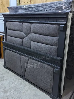 Kitanda Cha Mbao Bond Ya Valvet 5*6 Black