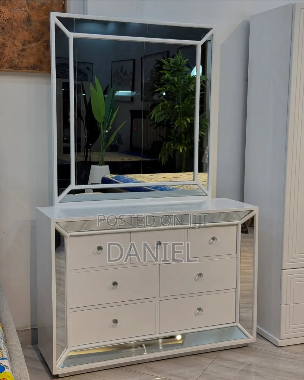 Dressing Table Nyeupe Na Vioo Juu Mpaka Chini