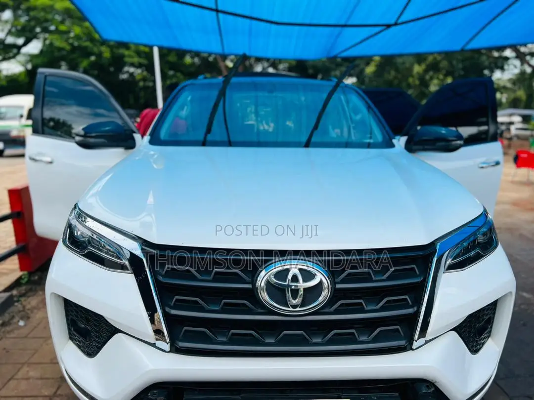 Toyota Fortuner 2023 White