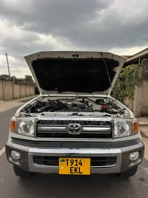 Toyota Land Cruiser 2013 White