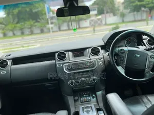 Land Rover Discovery 2013 White