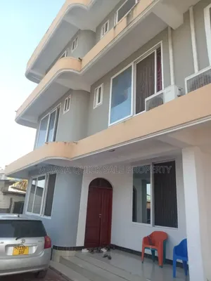 8bdrm House in Kijitonyama for sale