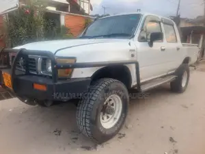 Toyota Hilux 2.5 Cab 2005 White