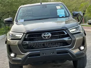 Toyota Hilux 2021 Gray