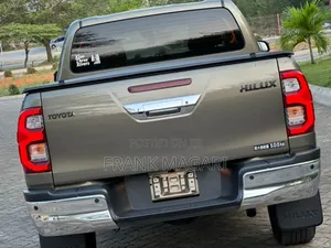 Toyota Hilux 2021 Gray