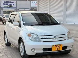 Toyota IST 2004 White