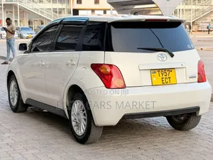 Toyota IST 2004 White