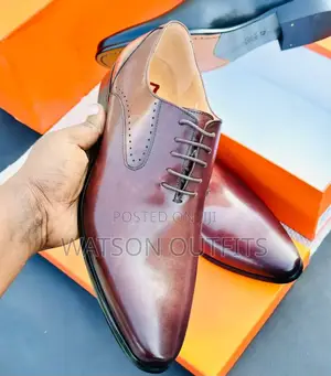 Viatu Vya Ngozi Vya Cr7 Yaani Christiano Ronaldo